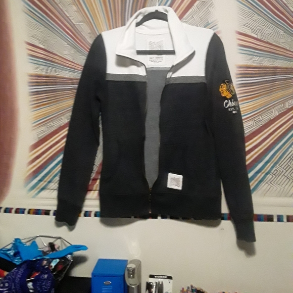 OriginalRetroBrand Women ChicagoBlackhawks Sweater - Picture 14 of 16